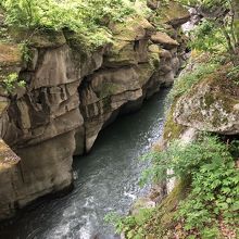 足もすくむ景観