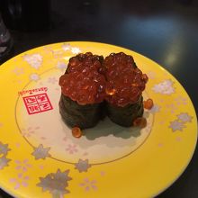 一皿だけ160円のイクラを食べました。