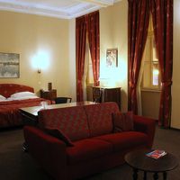 写真には写っていないが、左手に洋服ダンスあり。