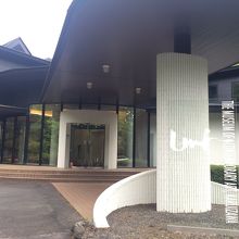 シンプルな入り口