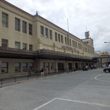現在の宇治山田駅舎、明治時代の建築として残っています