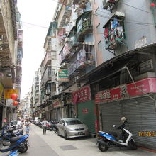 長く続く古い街並み