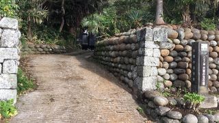 大里の玉石垣の跡を見ました