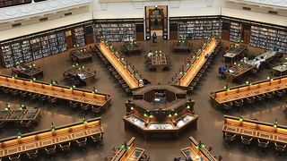 美しい図書館でした。