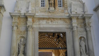 街の高台にある大学