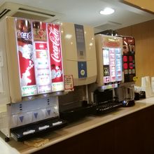 ソフトドリンクの自動販売機