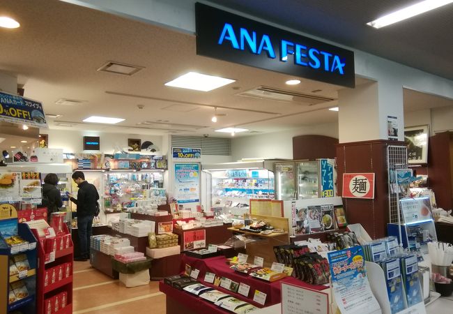 搭乗ゲート内のANAFESTA