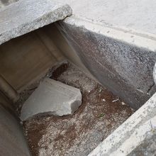 どなたかの石棺