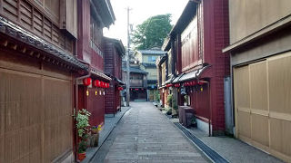 小京都にふさわしい金沢らしい落ち着いた上品な街並み