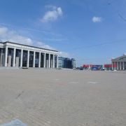 ミンスクの中心部にある十月広場に面している文化会館