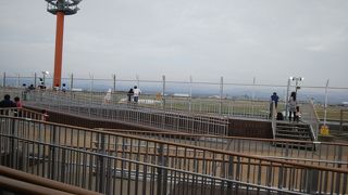 白山をバックに