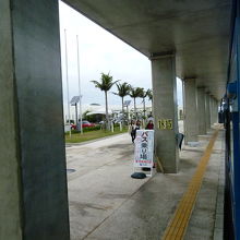 ちょっと簡易的なバス停の看板