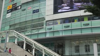 新宿南口にあります