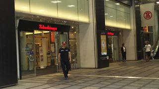 新宿新南口の百貨店