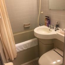 昭和なユニットバス、若干狭いけど我慢できます