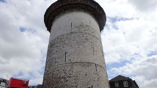 中へ入る気にはならなかった