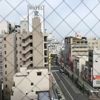 ９階の部屋からの眺め。写真中央GRANDUOが駅ビルです。