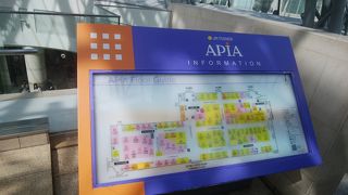 カジュアルな地下街