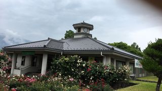 様々な切り絵作品