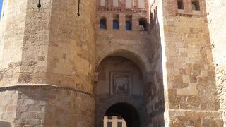 セゴビア城壁の北側にあるサンティアゴ門