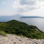新島の石山展望台は抜群の眺望なり