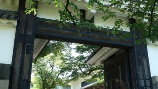 靖国神社の向かい、東京ならではの景観