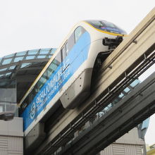 高架線の駅です