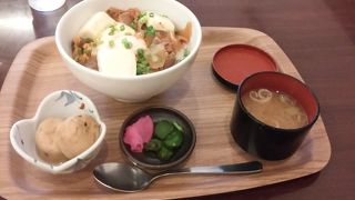 キレイで洗練された温泉。