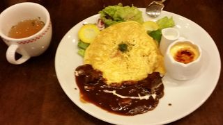 女性客が多いです。量は少な目なので、男性には物足りない。