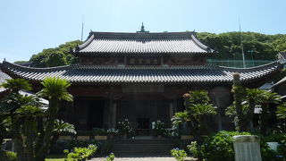 緑の多いきれいなお寺