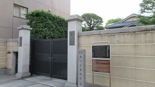 玉川上水を開削したことで知られる玉川兄弟の墓所があります。