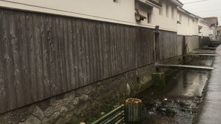 玉川沿いに並ぶ白壁土蔵群！風情のある街並みをぶらりと散策