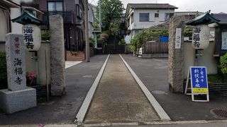 梵鐘や四脚門など