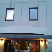 歯医者の奥にある。