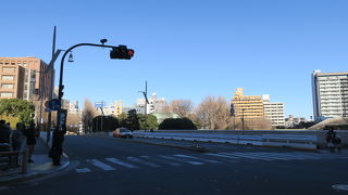 神田川にかかっています