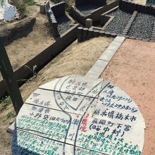 すぐそばに解説板があります。