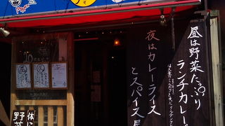 カレーと野菜が食べ放題のランチ