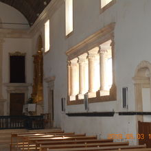 教会内部の変わった柱。