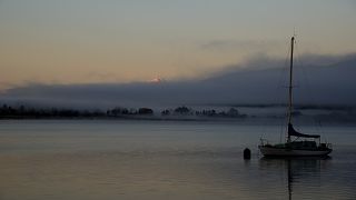 朝霧が晴れたテアナウ湖・・・ミルフォードに行くならここで1泊