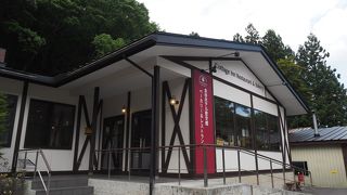金谷ホテル歴史館の横