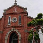 煉瓦造りの献堂100年を超える歴史ある教会