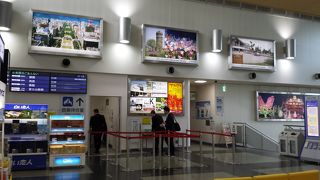 千歳空港とは違った趣です。