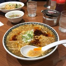 クセになる味の酸辣湯麺