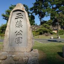 入り口の石碑です。