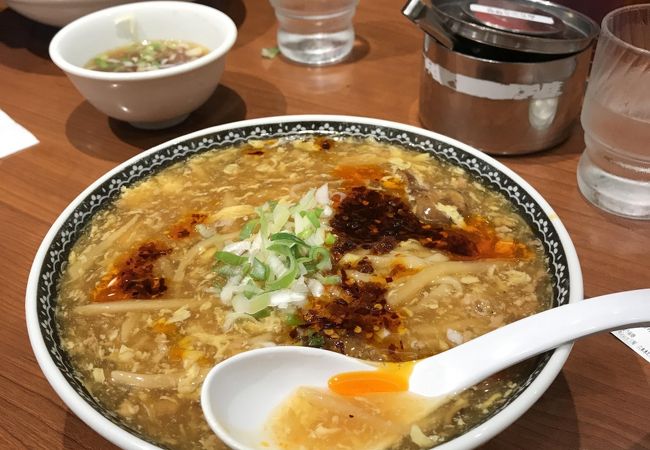 クセになる味の酸辣湯麺