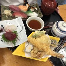 天ぷら、鮨茶碗むしなどの海鮮ランチ