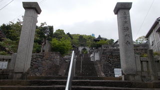 真言宗霊雲寺派の寺院です。