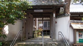 浄土真宗本願寺派の寺院です。