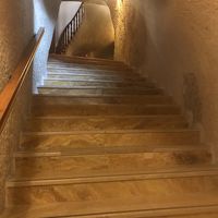 ホテル内　通路も洞窟の雰囲気で