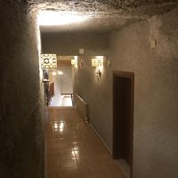 廊下も洞窟風
